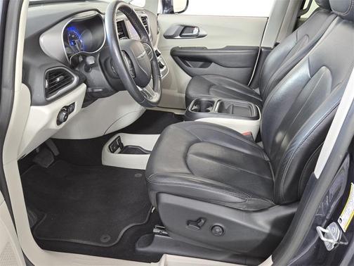 2020 Chrysler Pacifica Touring-L