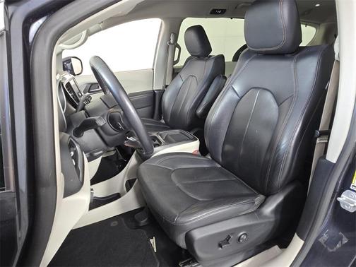 2020 Chrysler Pacifica Touring-L