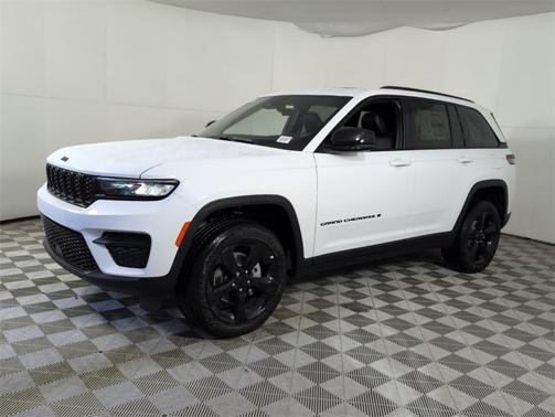 2025 Jeep Grand Cherokee Laredo