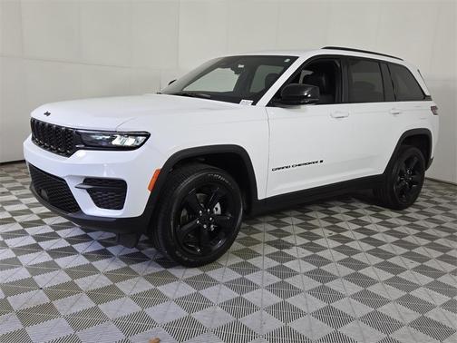 2025 Jeep Grand Cherokee Laredo