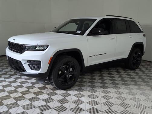 2025 Jeep Grand Cherokee Laredo