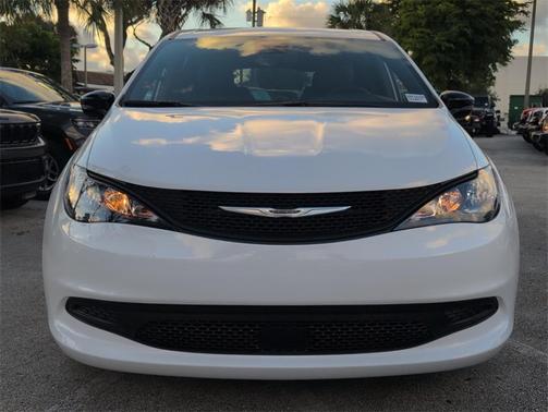 2026 Chrysler Voyager LX