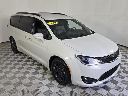 2020 Chrysler Pacifica Touring-L Plus