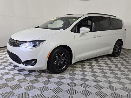 2020 Chrysler Pacifica Touring-L Plus