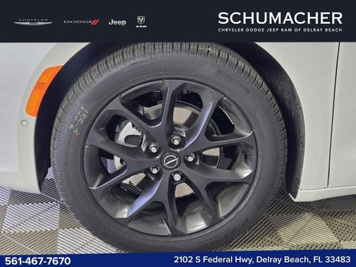 Bright White Clearcoat 2026 Chrysler Pacifica Select