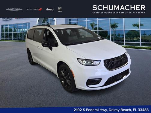 Bright White Clearcoat 2026 Chrysler Pacifica Select