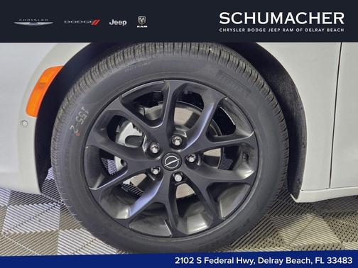 Bright White Clearcoat 2026 Chrysler Pacifica Select