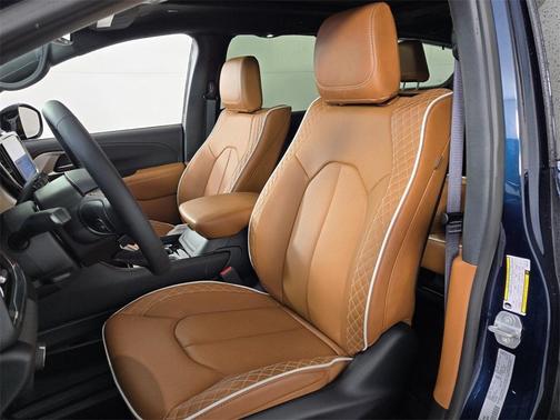 2025 Chrysler Pacifica Pinnacle