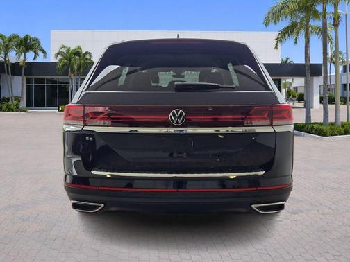 Deep Black Pearl Effect 2024 Volkswagen Atlas 2.0T SE