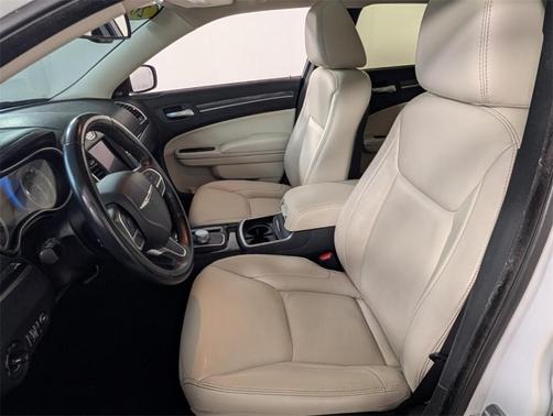 2022 Chrysler 300 Touring L