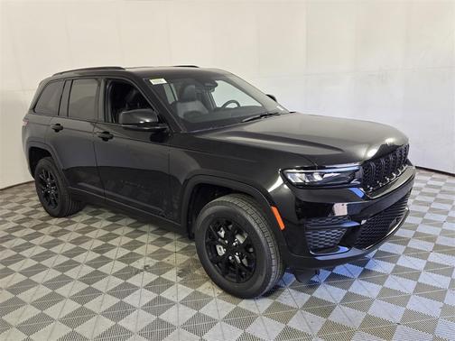 2025 Jeep Grand Cherokee Laredo