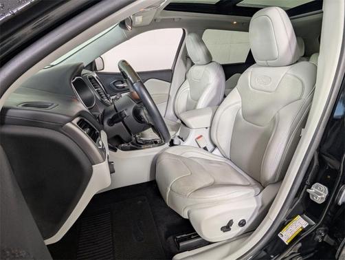 2019 Jeep Cherokee Overland