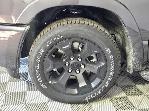 Granite Crystal Clearcoat Metallic 2026 RAM 1500 Big Horn/Lone Star