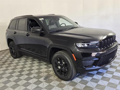 2025 Jeep Grand Cherokee Laredo