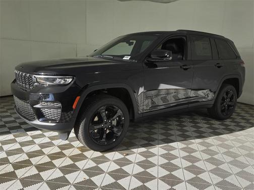 2025 Jeep Grand Cherokee Laredo