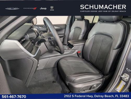 Metallic 2025 Jeep Grand Cherokee Laredo
