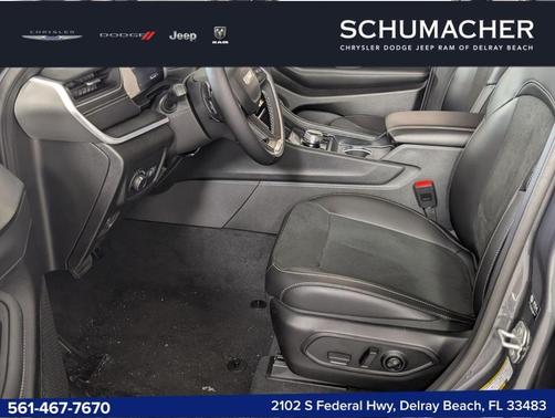 Metallic 2025 Jeep Grand Cherokee Laredo