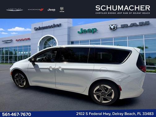 Bright White Clearcoat 2027 Chrysler Pacifica LIMITED