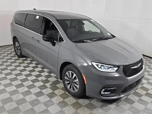2025 Chrysler Pacifica Hybrid Select