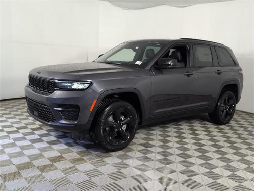2025 Jeep Grand Cherokee Laredo