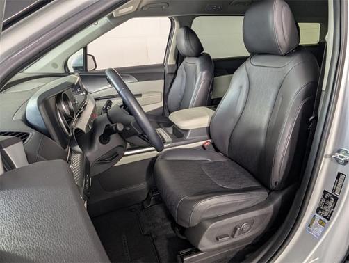 2023 Kia Carnival LX