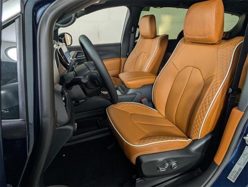 2025 Chrysler Pacifica Pinnacle