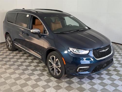 2025 Chrysler Pacifica Pinnacle