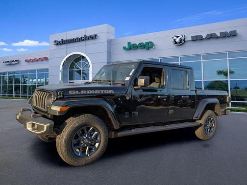 Black Clearcoat 2026 Jeep Gladiator 85th Anniversary Edition
