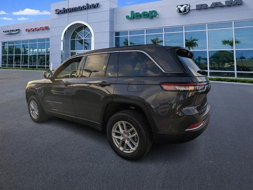 2026 Jeep Grand Cherokee Laredo X