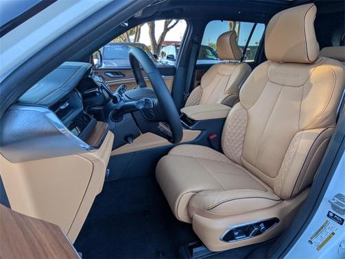 2025 Jeep Grand Cherokee Summit