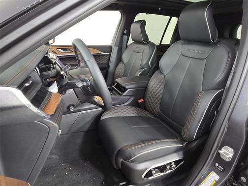 2025 Jeep Grand Cherokee Summit