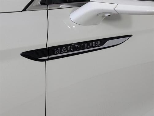 2022 Lincoln Nautilus Black Label