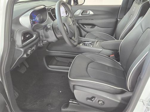 2025 Chrysler Pacifica Hybrid Select