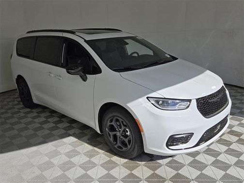 2025 Chrysler Pacifica Hybrid Select