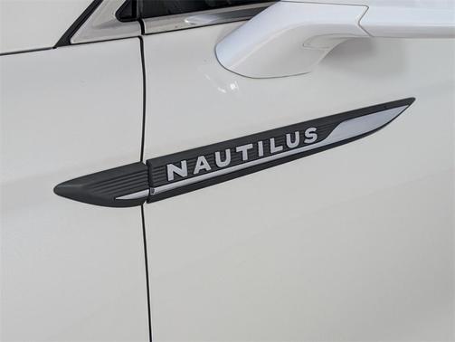 2021 Lincoln Nautilus Reserve