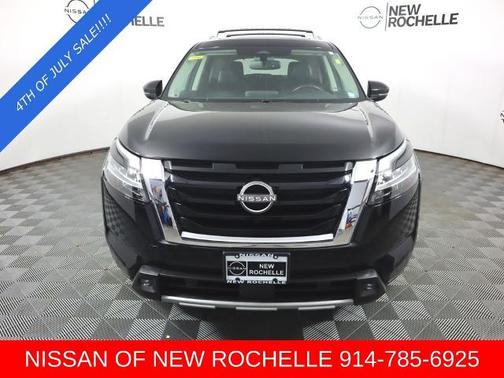 2022 Nissan Pathfinder SL