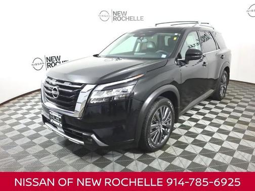 2022 Nissan Pathfinder SL