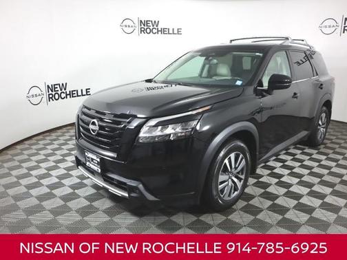 2022 Nissan Pathfinder SL