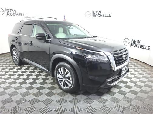 2022 Nissan Pathfinder SL