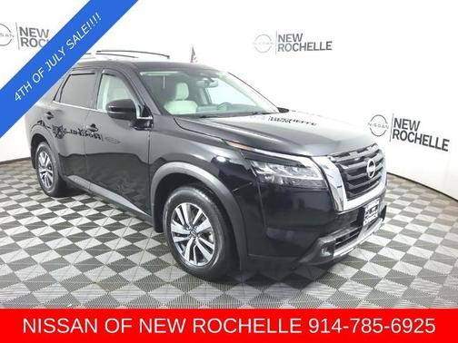 2022 Nissan Pathfinder SL