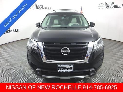 2022 Nissan Pathfinder SL