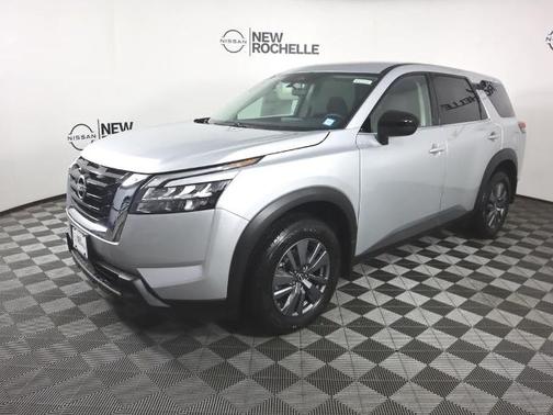 2025 Nissan Pathfinder S