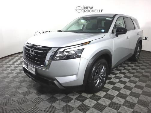 2025 Nissan Pathfinder S