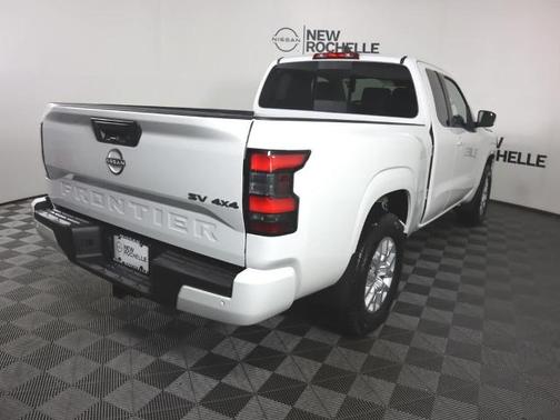 2024 Nissan Frontier SV
