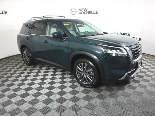 2022 Nissan Pathfinder SL