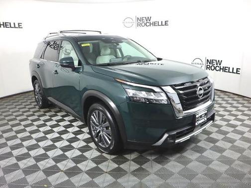 2022 Nissan Pathfinder SL