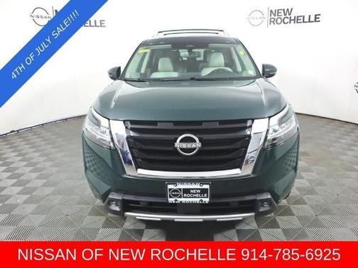 2022 Nissan Pathfinder SL