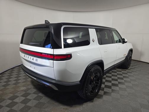 2023 Rivian R1S Adventure