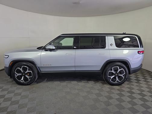 2023 Rivian R1S Adventure
