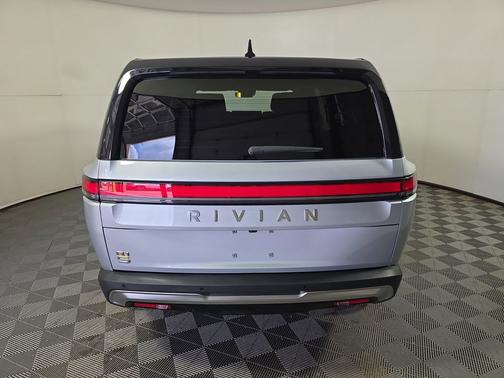 2023 Rivian R1S Adventure